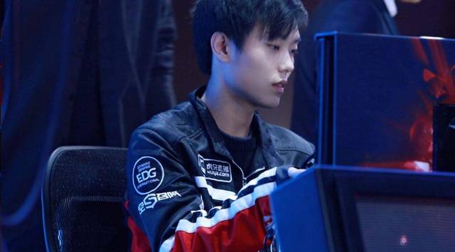 足坛巨星 足坛巨星