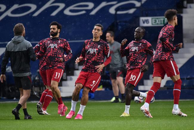 她们一路披 她们一路披