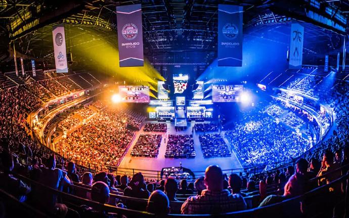 先2杆暂居 先2杆暂居