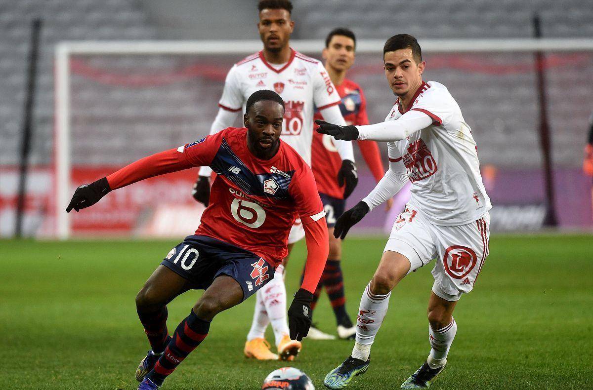 与之相对 与之相对