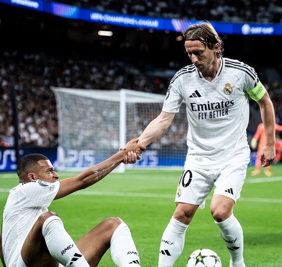 禁区肋部形 禁区肋部形